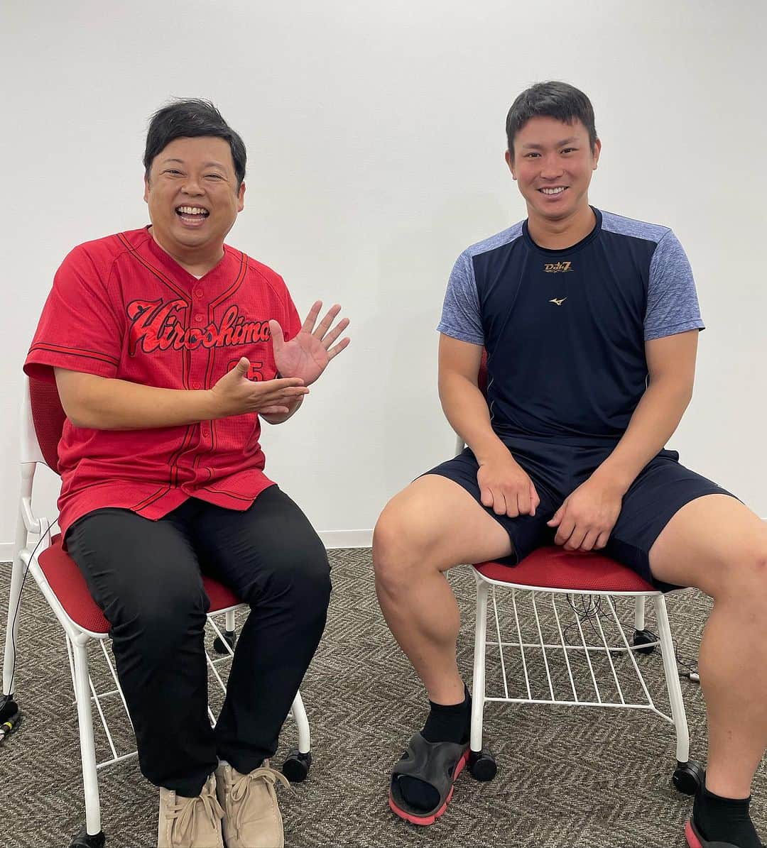 のインスタグラム：「きょう夜6時30分〜のスポラバは！  カープ堂林翔太選手にインタビュー🎤  今季7人目の4番を務めたプロ14年目👀 打撃復調の裏に、ある2人の男の存在が… ぜひご覧ください！  ▼きょうのカープ練習試合＆ドラフラ開幕戦速報もあります！  #スポラバ　 #堂林翔太  #カープ」