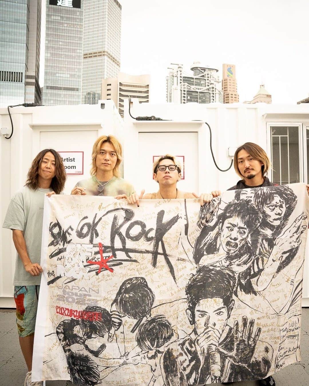 Toru のインスタグラム：「We cancelled show today… Cuz typhoon is approaching⛈️ So sad… But we’ll definitely comeback as soon as possible Hong Kong!!!!🇭🇰🇭🇰 Please wait until next time.」