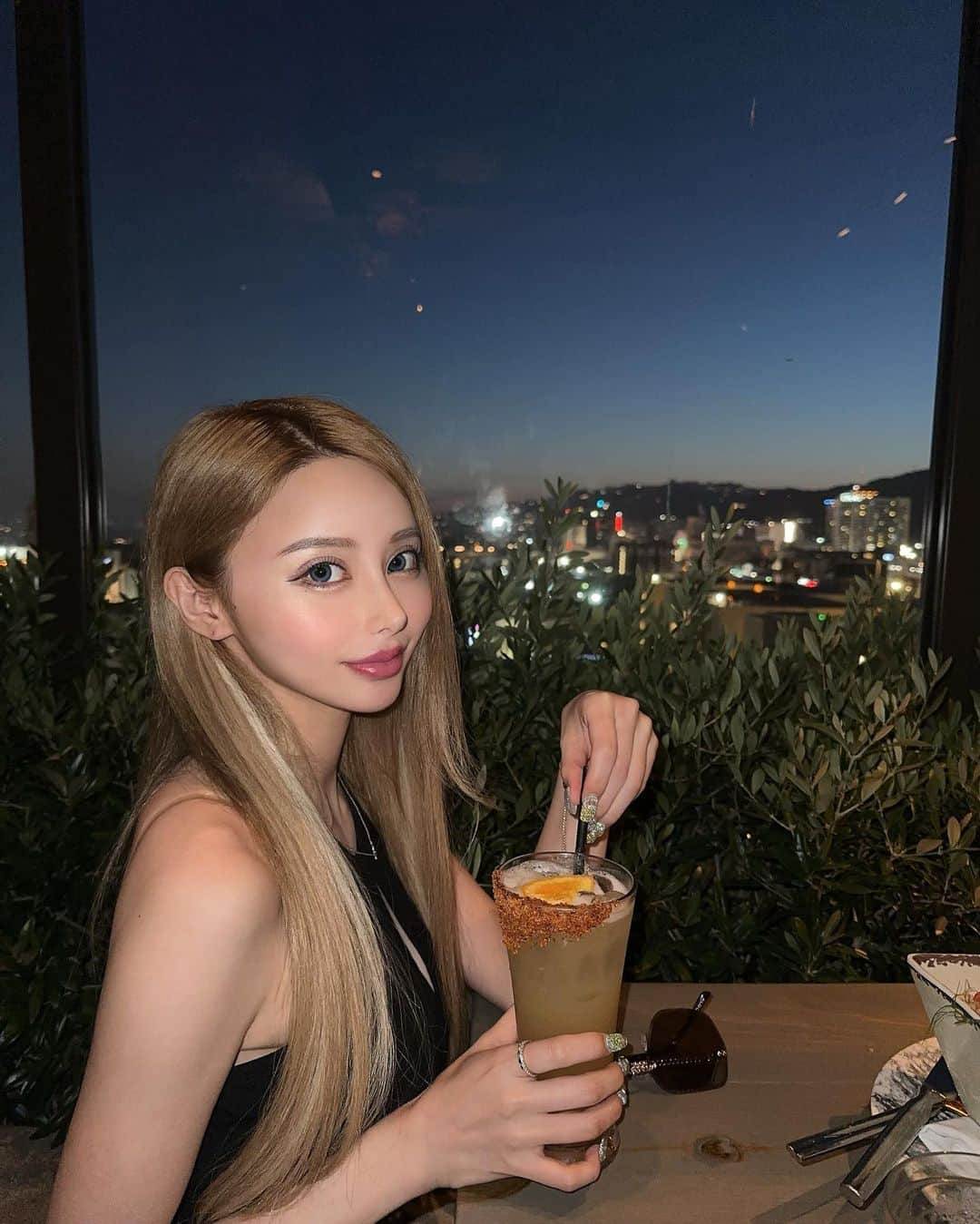ほずにゃむのインスタグラム：「Michi took us to a great spot🥹🫶 Loved driving around Hollywood afterward🥰 . . . #hollywood #losangeles #la #losangelesphotography #california #hollywoodhills #japanesegirl #fyp #losangelesvibes #taogroup #rooftoplounge #cocktaillounge #dreamhotelhollywood #dreamhotel #hollywoodnight #hollywoodnights #lanights #lanightlife #japanesegirlmodel #japanesefashionmodel」