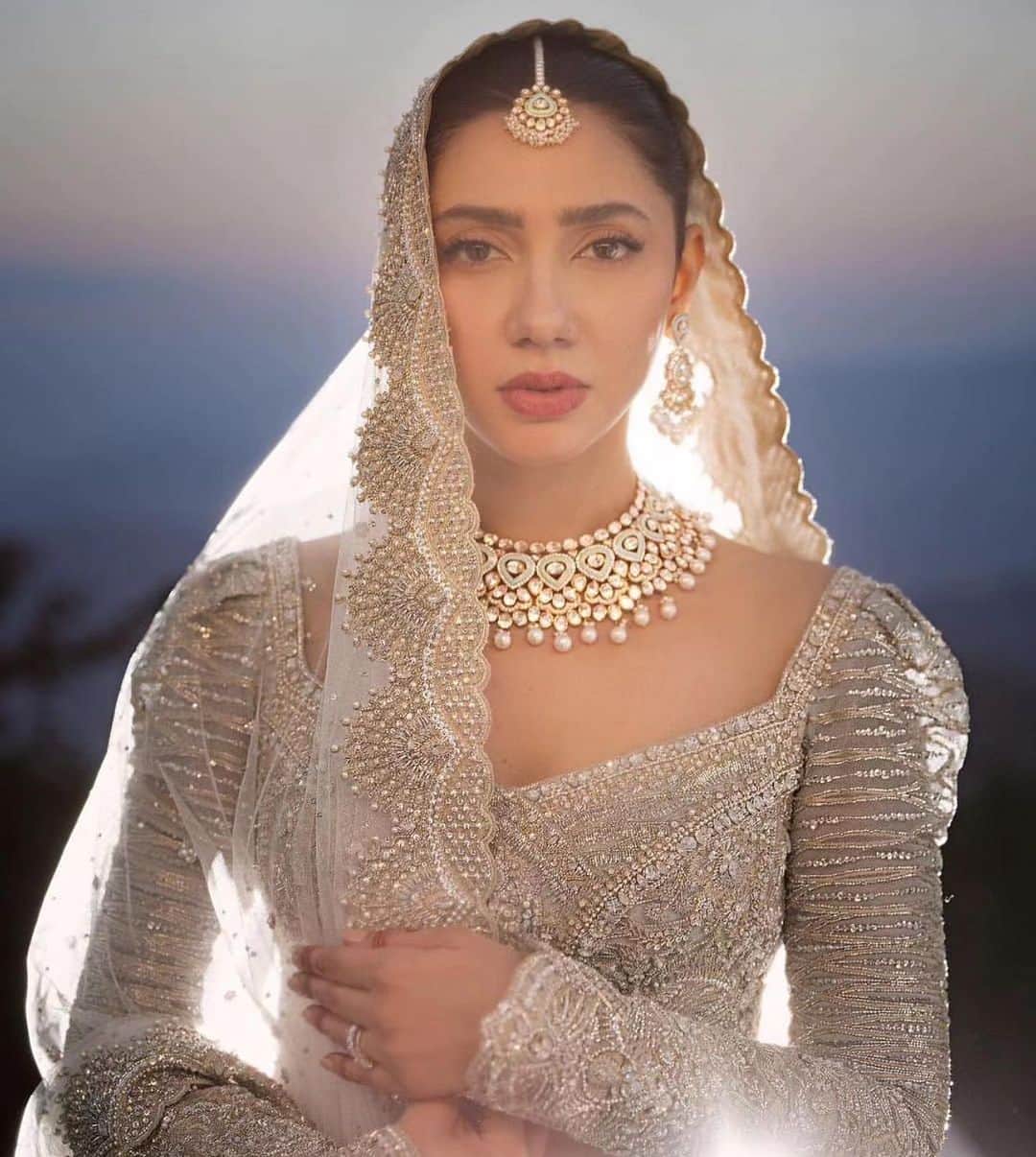 Indianstreetfashionのインスタグラム：「A vision , a dream 😍 Mahira Khan looks like an angelic bride 👰🏻  @indianstreetfashion #indianstreetfashion #lehenga #bride」