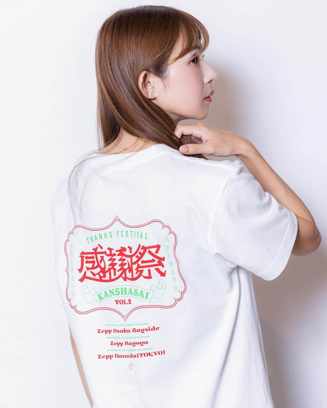 SCANDALのインスタグラム：「SCANDAL TOUR 2023 『感謝祭vol.2』GOODS  感謝祭 vol.2 Tシャツ WHITE SIZE:S/M/L/XL ※写真はSサイズ着用 ¥3,850  designed by @naganoteppei photo by @k_amirin_photo #scandal #SCANDAL_感謝祭」