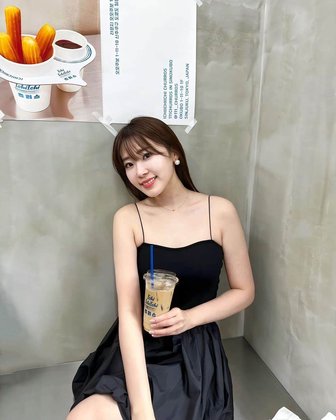 藤川沙弥のインスタグラム：「𓂃◌𓂂  新大久保で韓国気分🇰🇷💜 チュロス屋さん♡ この日はまだ涼しくてアウターの下 キャミでいけた😂☀️  先日マツエクお直し行ったので メイク楽すぎて✨ いつも上睫毛のお任せで 状態に合わせてもらってます🪄✨ @teenkarbel  担当 赤穂さん♡♡」