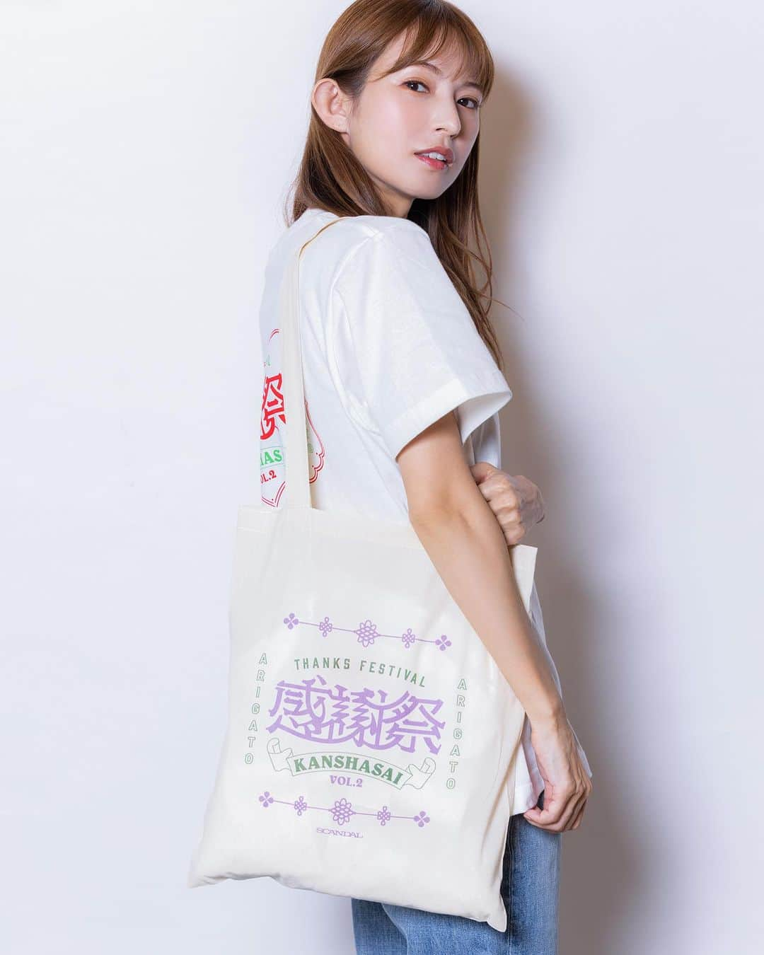 SCANDALのインスタグラム：「SCANDAL TOUR 2023 『感謝祭vol.2』GOODS  感謝祭 vol.2 Tシャツ WHITE SIZE:S/M/L/XL ※写真はSサイズ着用 ¥3,850  トートバッグ ￥2,200  designed by @naganoteppei photo by @k_amirin_photo #scandal #SCANDAL_感謝祭」