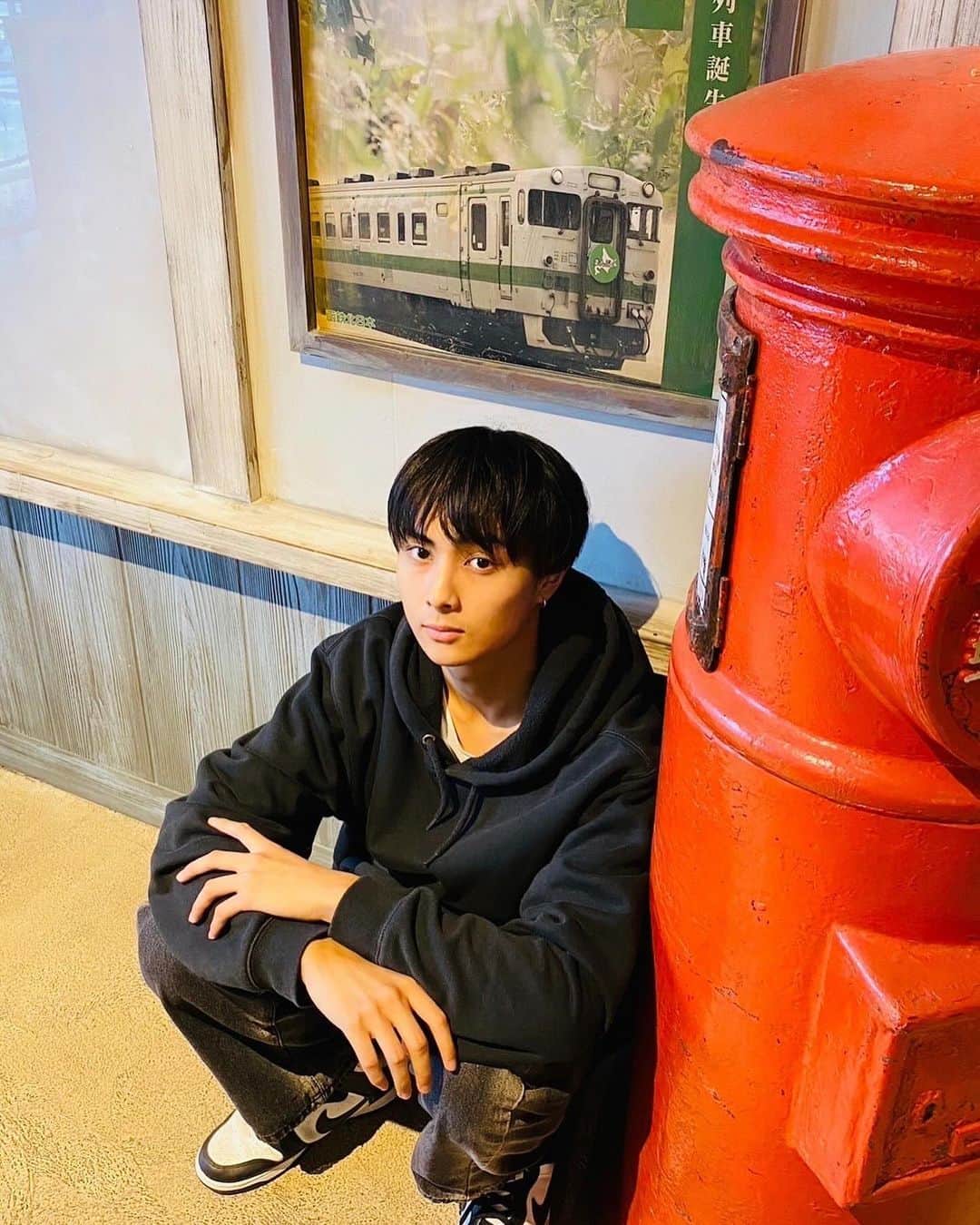 のインスタグラム：「レトロな感じの所で撮りました！！ #小幡海潤」