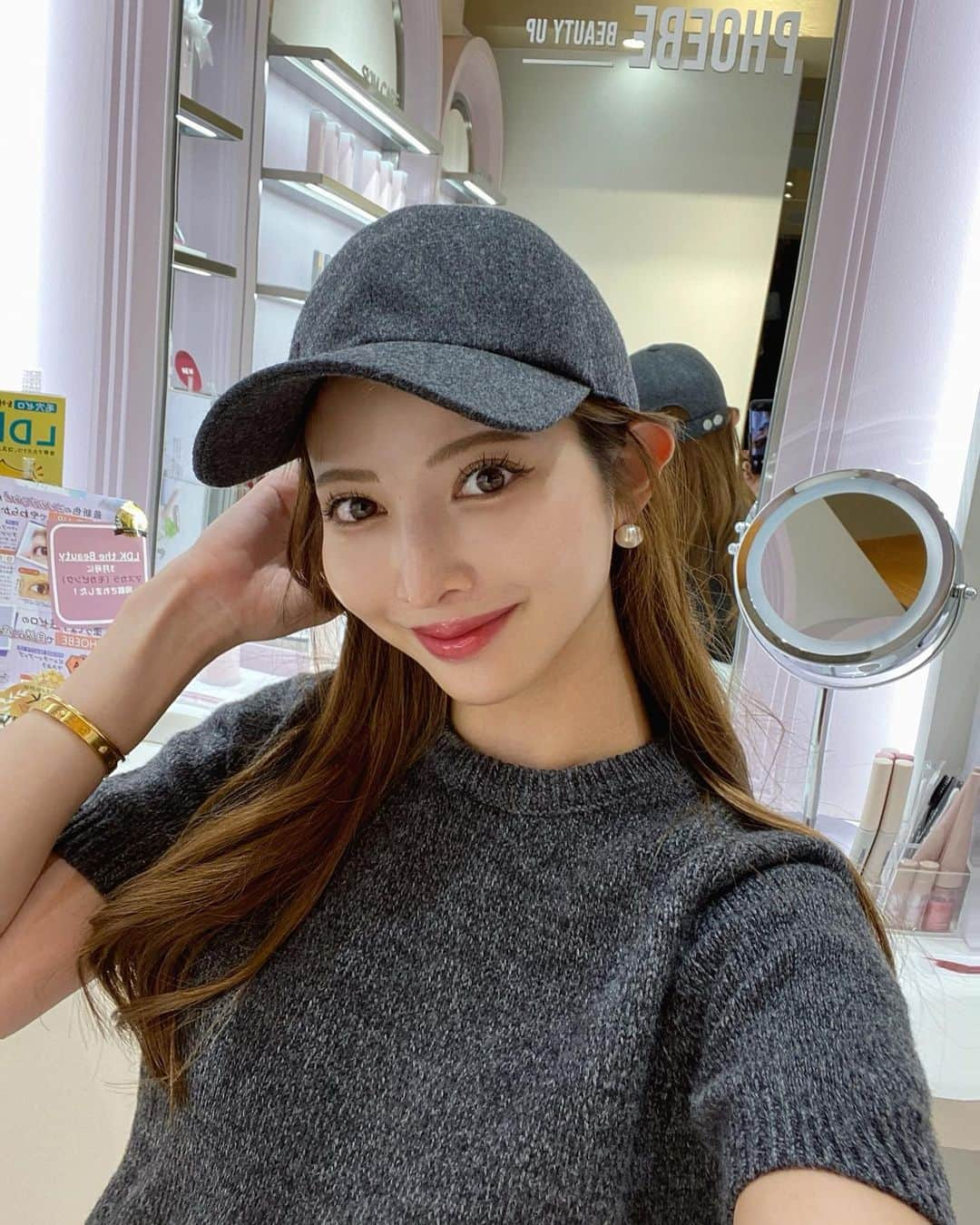 尾﨑美紀さんのインスタグラム写真 - (尾﨑美紀Instagram)「最近グレーにハマり中🩶 cap @hermes  knit @zara  可愛い秋のお洋服YouTube撮ったからまた載せます🤭🩶  素敵な3連休を🫶🏻」10月7日 16時59分 - mikiozaki_