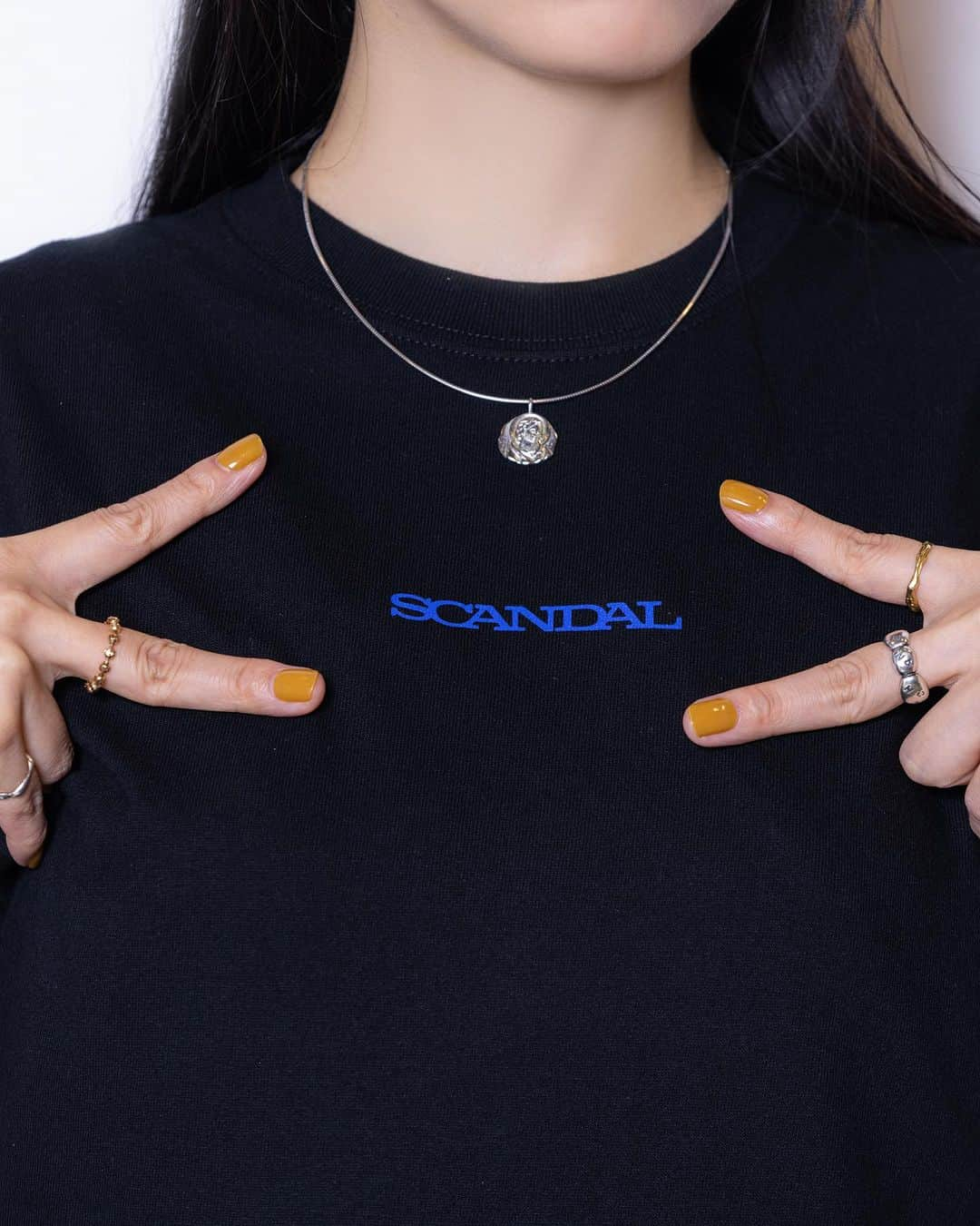 SCANDALさんのインスタグラム写真 - (SCANDALInstagram)「SCANDAL TOUR 2023 『感謝祭vol.2』GOODS  感謝祭 vol.2 Tシャツ MANIA ver. BLACK（MANIA限定商品） SIZE:S/M/L/XL ※写真はSサイズ着用 ¥3,850  designed by @naganoteppei photo by @k_amirin_photo #scandal #SCANDAL_感謝祭」10月7日 17時00分 - scandal_band_official