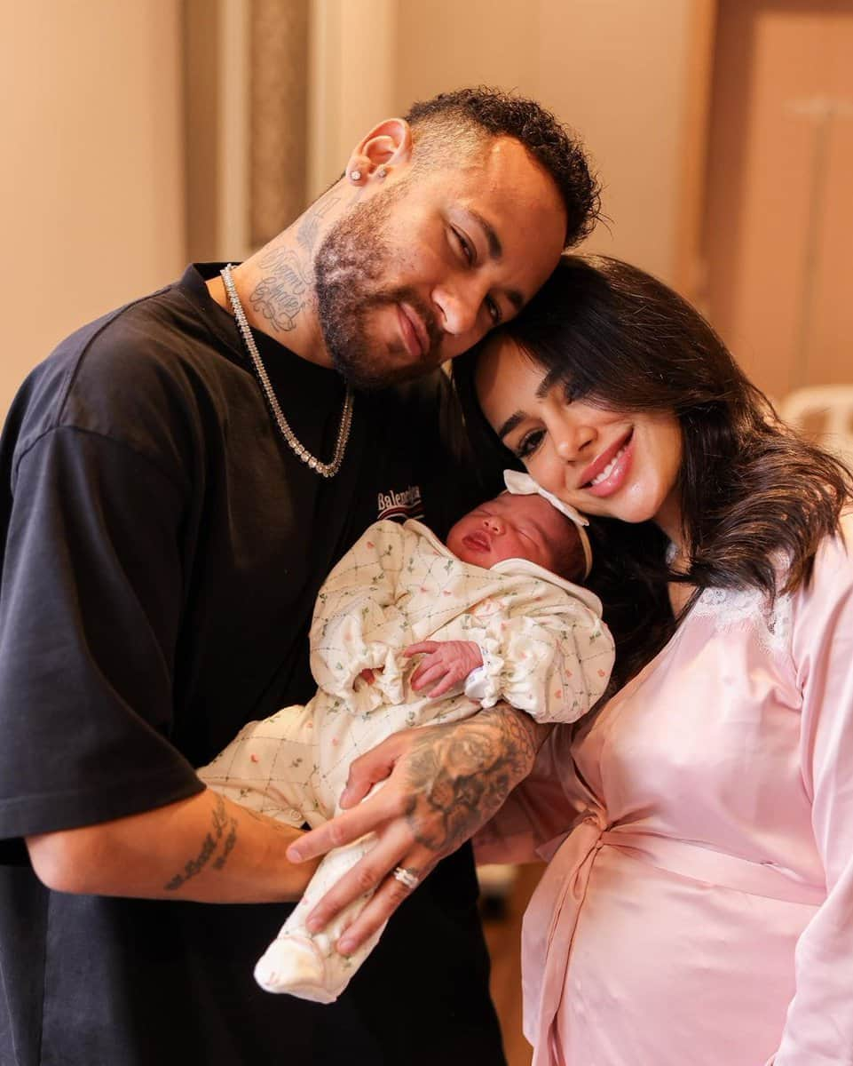 Despierta Americaさんのインスタグラム写真 - (Despierta AmericaInstagram)「#Neymar y #BrunaBiancardi anuncian el nacimiento de su hija #Mavie. 😍😍 ¡Felicidades!   📸: neymarjr」10月8日 3時00分 - despiertamerica