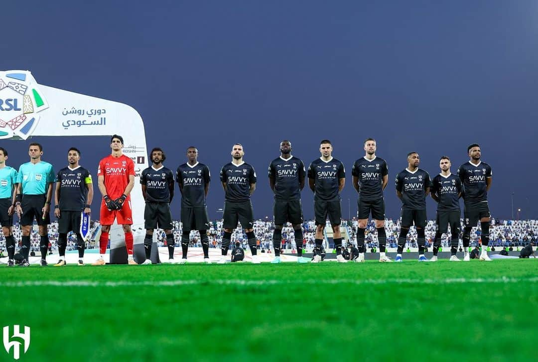 カリドゥ・クリバリさんのインスタグラム写真 - (カリドゥ・クリバリInstagram)「Well done everyone! 3 points, 3 goals and 4th clean sheet in a row 💪🏿  #Alokhdood_AlHilal 0-3  #RoshnSaudiLeague 💙 #KK」10月8日 3時09分 - kkoulibaly26