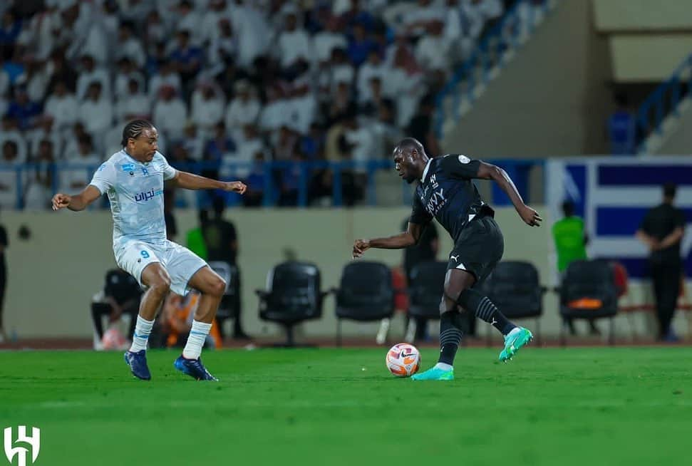 カリドゥ・クリバリさんのインスタグラム写真 - (カリドゥ・クリバリInstagram)「Well done everyone! 3 points, 3 goals and 4th clean sheet in a row 💪🏿  #Alokhdood_AlHilal 0-3  #RoshnSaudiLeague 💙 #KK」10月8日 3時09分 - kkoulibaly26