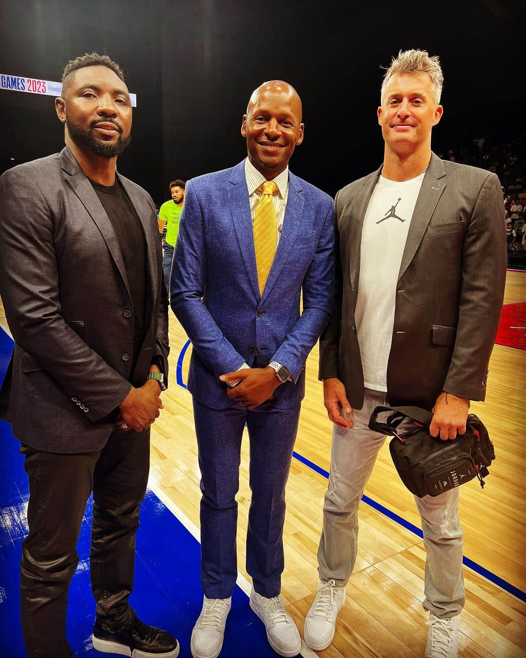 レイ・アレンさんのインスタグラム写真 - (レイ・アレンInstagram)「What a great experience for all of us in attendance tonight at #abudhabigames2023 @timberwolves vs. @dallasmavs Thank you to everyone in the U.A.E. And Abu Dhabi for being gracious hosts and allowing us all from @nba community to bring our players, legends, and teams to the Middle East so you can see up close and personal just how truly great the game of basketball and our players are. @matrix31 @gary.payton.20 @kennysmith @moneymase8 @the_original_crossover_king @screaming22 @mac11 #etihadarena」10月8日 3時19分 - trayfour