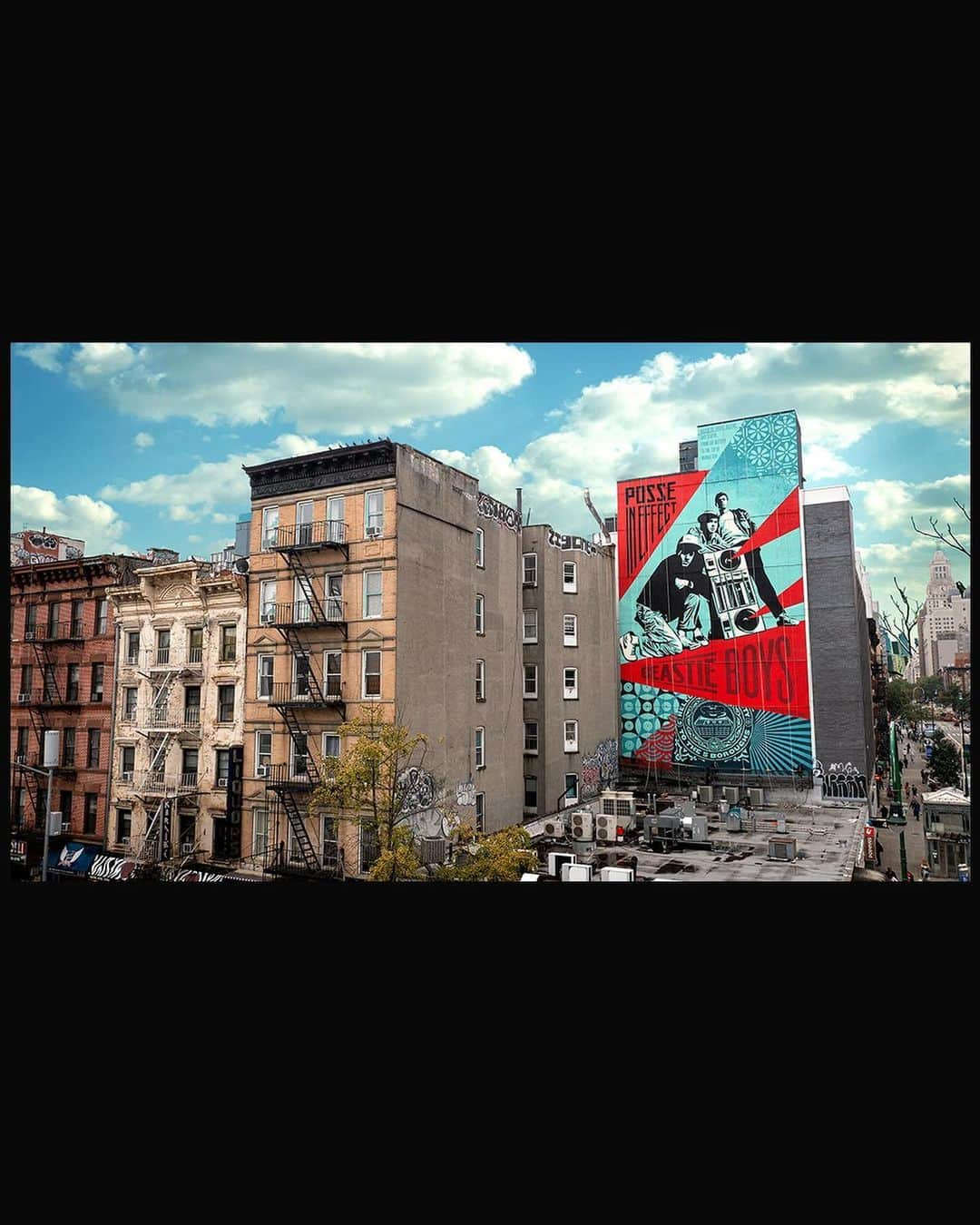 Shepard Faireyさんのインスタグラム写真 - (Shepard FaireyInstagram)「The crew and I just completed an 8 story @beastieboys mural as part of the NYC Hip Hop 50 celebration at the corner of 14th and Ave. A. After my best childhood friend started at NYU in 1990, I began putting up street art in the Village on a regular basis so this location is significant for me. This is also an area where the Beastie Boys hung out and they recorded their first E.P. down the street at 171 A… where the Bad Brains also recorded their ROIR album. The mural is based on a Licensed to Ill era Beasties photo by @glenefriedman, who also shot their Check Your Head cover. When the Beastie Boys’ album Licensed to Ill came out, I was exhilarated by their metamorphosis into a hip-hop group from a punk band because I had mainly been listening to punk. Even though I liked RUN-DMC and the hip-hop from Beat Street and Breakin’, I felt awkward being into hip-hop as a white kid. Licensed to Ill was instantly infectious and a thrilling sonic encapsulation of bratty teen rebellion. It was (and is) a great hip-hop album. The Beasties blew the doors open for me to embrace other hip-hop and they kept evolving musically and spiritually while redefining what was possible within the genre. I’m forever grateful to the Beasties for their contribution to culture and the soundtrack of my life… and for their embrace of, and contribution to, this mural project!  The work on the mural was hot and grueling so thanks to my crew of Rob Zagula and Jon Furlong (who also shot the pics!) as well as Amanda, Oscar, and Sher who were local help from the @lisaprojectnyc crew. It takes long hours and intense physical effort to paint at this scale and I’m incredibly grateful for the hard work from everyone. This project also would not have happened without the intense efforts of Wayne and Rey from @lisaprojectnyc and the generous support of @hardrockhotelnyc.  –Shepard  Photos: @jonathanfurlong」10月8日 3時27分 - obeygiant