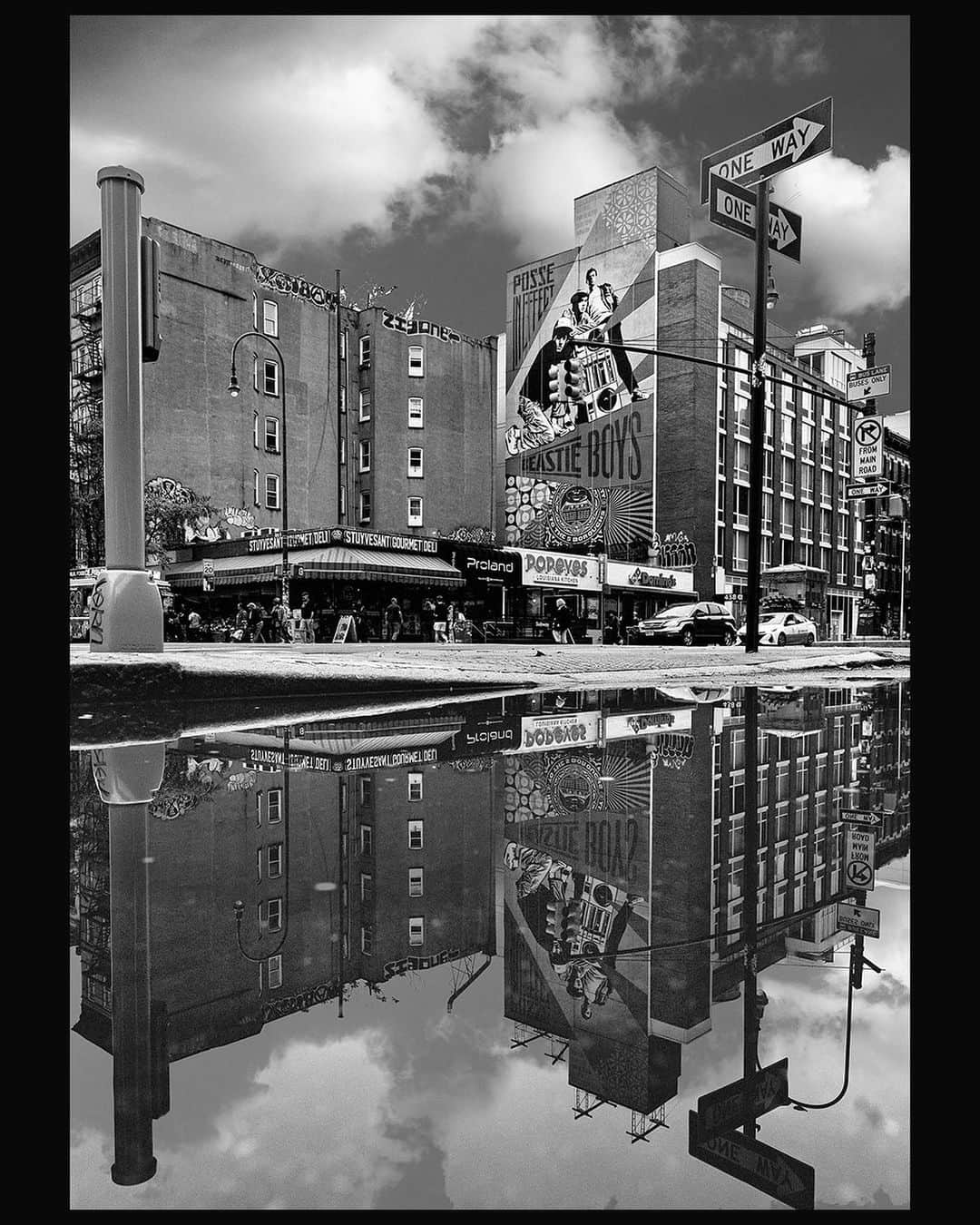 Shepard Faireyさんのインスタグラム写真 - (Shepard FaireyInstagram)「The crew and I just completed an 8 story @beastieboys mural as part of the NYC Hip Hop 50 celebration at the corner of 14th and Ave. A. After my best childhood friend started at NYU in 1990, I began putting up street art in the Village on a regular basis so this location is significant for me. This is also an area where the Beastie Boys hung out and they recorded their first E.P. down the street at 171 A… where the Bad Brains also recorded their ROIR album. The mural is based on a Licensed to Ill era Beasties photo by @glenefriedman, who also shot their Check Your Head cover. When the Beastie Boys’ album Licensed to Ill came out, I was exhilarated by their metamorphosis into a hip-hop group from a punk band because I had mainly been listening to punk. Even though I liked RUN-DMC and the hip-hop from Beat Street and Breakin’, I felt awkward being into hip-hop as a white kid. Licensed to Ill was instantly infectious and a thrilling sonic encapsulation of bratty teen rebellion. It was (and is) a great hip-hop album. The Beasties blew the doors open for me to embrace other hip-hop and they kept evolving musically and spiritually while redefining what was possible within the genre. I’m forever grateful to the Beasties for their contribution to culture and the soundtrack of my life… and for their embrace of, and contribution to, this mural project!  The work on the mural was hot and grueling so thanks to my crew of Rob Zagula and Jon Furlong (who also shot the pics!) as well as Amanda, Oscar, and Sher who were local help from the @lisaprojectnyc crew. It takes long hours and intense physical effort to paint at this scale and I’m incredibly grateful for the hard work from everyone. This project also would not have happened without the intense efforts of Wayne and Rey from @lisaprojectnyc and the generous support of @hardrockhotelnyc.  –Shepard  Photos: @jonathanfurlong」10月8日 3時27分 - obeygiant