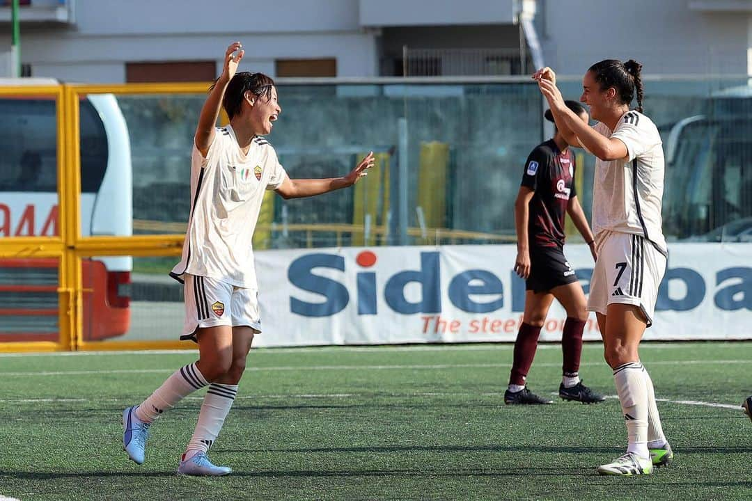 熊谷紗希さんのインスタグラム写真 - (熊谷紗希Instagram)「+3 points 💛❤️ @asromawomen  Focus on the next 🔥👊🏻 アウェーで重要な勝ち点3、そしてゴールもできて良かったです🙌🏻どんどんゴールも狙っていきます😝⚽️ 次は水曜日🆑💪🏻またいい準備をしていきます👍🏻  #感謝 #背番号は8 #そろそろ覚えてね」10月8日 3時54分 - kumagai1017