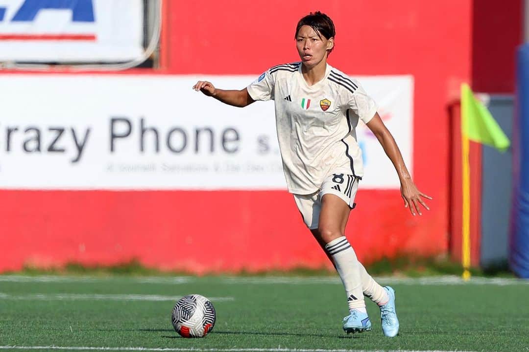 熊谷紗希のインスタグラム：「+3 points 💛❤️ @asromawomen  Focus on the next 🔥👊🏻 アウェーで重要な勝ち点3、そしてゴールもできて良かったです🙌🏻どんどんゴールも狙っていきます😝⚽️ 次は水曜日🆑💪🏻またいい準備をしていきます👍🏻  #感謝 #背番号は8 #そろそろ覚えてね」