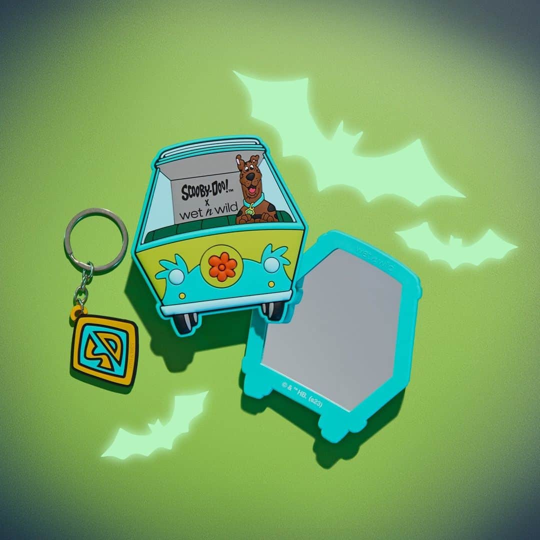 wet'n wild beautyさんのインスタグラム写真 - (wet'n wild beautyInstagram)「Doooo your touch ups on the Mystery Machine with the Scooby Dooby Doooo Hand Mirror & Keychain Set 🐾 ⁠ ⁠ Available NOW at Walmart (in-store) & @Amazon and coming to wetnwildbeauty.com (10/10) & walmart.com (soon) #ScoobyDooxWNW #crueltyfree」10月8日 3時50分 - wetnwildbeauty