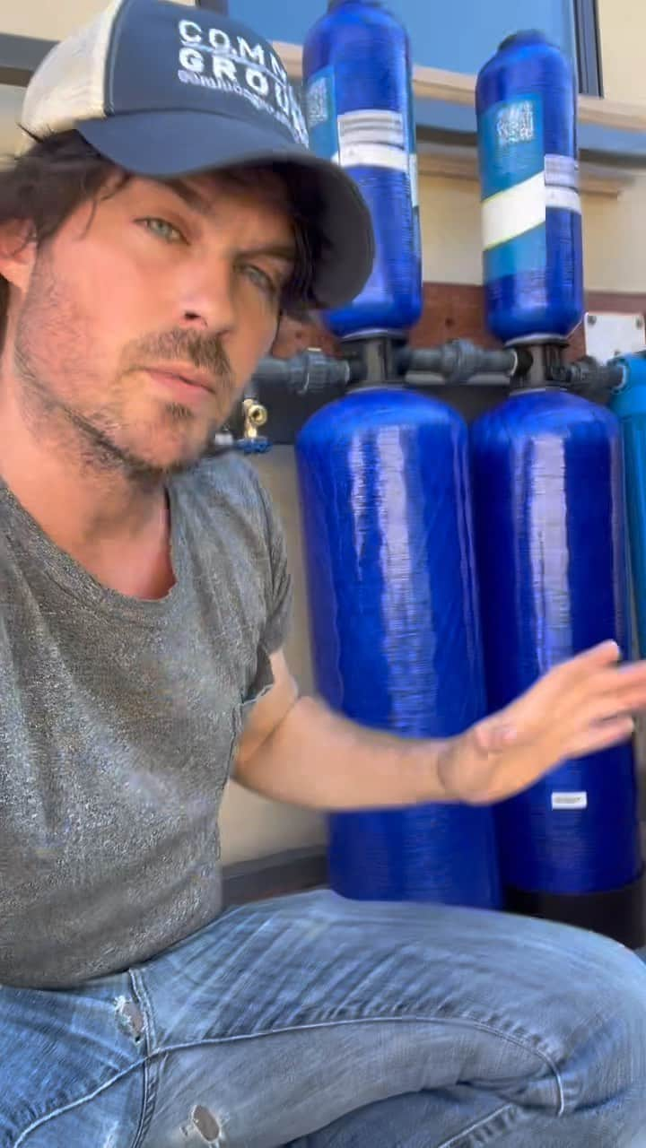 イアン・サマーホルダーのインスタグラム：「I’m obsessed with water. More importantly I’m obsessed with families getting clean water to their homes. Aquasana is THAT company to do it. I’ve bought so many of these systems over the last 20 years. I really think this is worth it. I wouldn’t say it otherwise…    A very important part is having a licensed professional install. For instance in the Los Angeles area Proline Filtration can help you install and maintain your system.    Thank you @Aquasana for making these systems so widely available and thank you for ensuring I was #gifted this new system to try. I love it.」