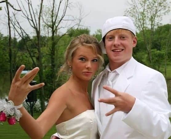 Beginning Boutiqueのインスタグラム：「The queen herself at Prom 👑 @taylorswift」