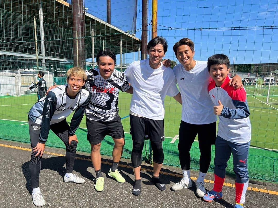 福西崇史のインスタグラム：「. キックス&グルメ ジャム フェス⚽️ 埼玉イベントでした⚽️🍽️ . いい天気で子供達も元気♪ ここから成長してくれるといいなぁ ⚽️ . #マキヒカ #安田理大 #都築龍太 #福西崇史 #ウンパルンパ #埼玉スポーツセンター #埼玉 #soccer」