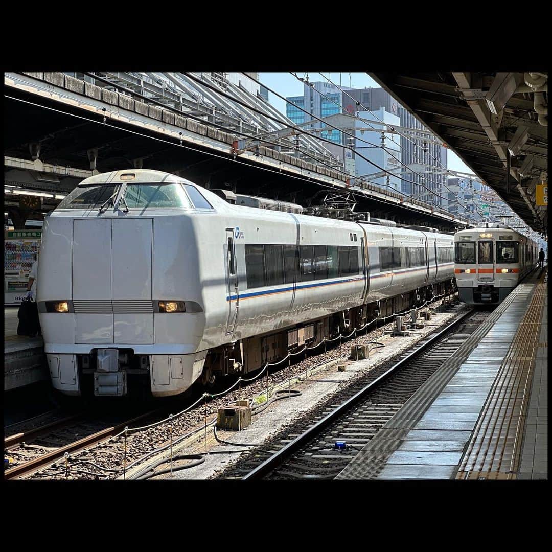 伊藤壮吾のインスタグラム：「#今日の鉄道 1194番線 名古屋から、特急しらさぎ7号に乗車。 グリーン車にしました。 北陸トンネルを抜けて、半年ぶりに金沢へ。」