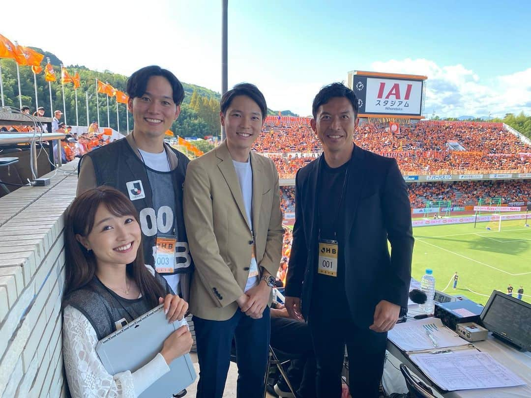 太田吉彰のインスタグラム：「J2リーグ 第38節 清水エスパルスvsジュビロ磐田の試合 解説を担当させていただきました。  静岡三国決戦 静岡ダービー 清水vs磐田の初解説。 現役時代とは違った興奮がありました。  実況:松下翔太郎　さん リポーター:瀬崎一耀　さん 　　　　　岩本恵美加　さん ありがとうございました。  #清水エスパルス　 #ジュビロ磐田 #解説　#DAZN  #静岡ダービー　#静岡三国決戦　#静岡」