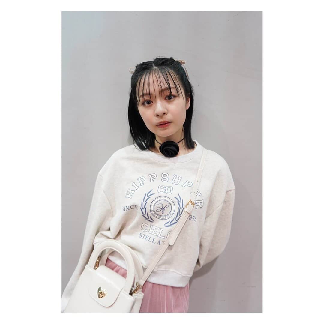 莉子のインスタグラム：「TGC北九州有難うございました☺︎  毎回、福岡の皆様の熱量がすごくて、、楽しく歩くことができています。🤍有難うございます。🩵  会場にお越しくださった皆様、お気をつけて！ そして、配信で見届けてくださった皆様も有難うございます。 沢山のメンション、コメントちゃんと届いてますー！✉️  お衣装はmelonsodaさんとmoment +さん、素敵なお衣装を有難うございました🍨  みんな、またね︎☺︎！」