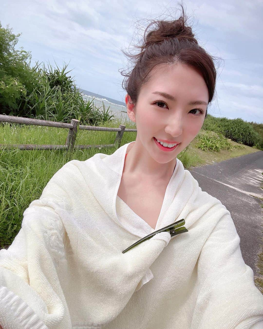 松嶋えいみさんのインスタグラム写真 - (松嶋えいみInstagram)「DVDロケで奄美大島へ行ってきました🧡 奄美大島の神秘的な景色と天気でとても癒されました🌿✨ 私にとっても皆さんにとっても特別な作品になる気がします😌  12月発売予定です！お楽しみに💓」10月7日 19時20分 - eimi_matsushima