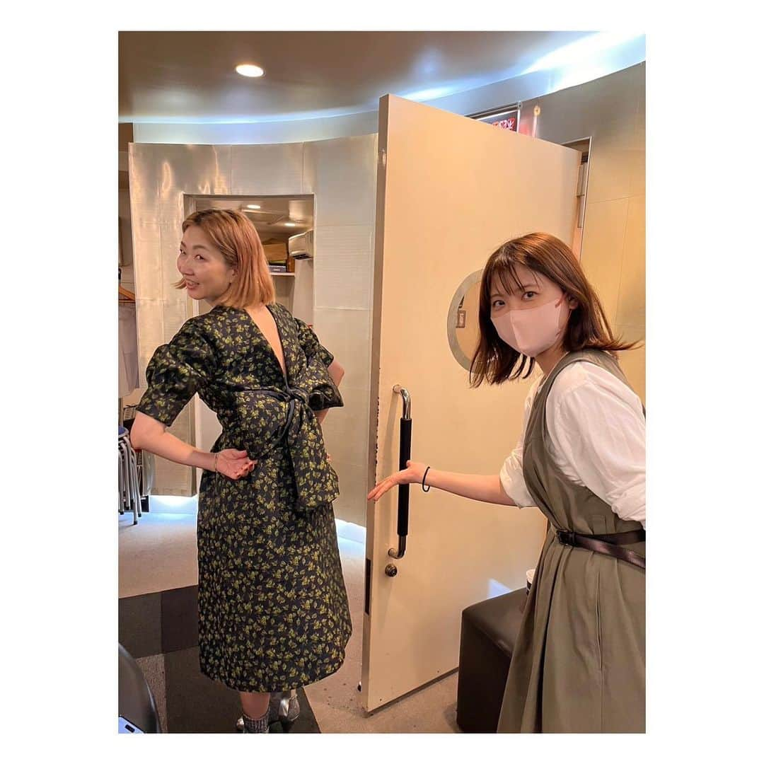 阿部洋子さんのインスタグラム写真 - (阿部洋子Instagram)「👗💞👗  聖恵さんにリボン結んでもろた🎀 ありがとう🥰  #いきものがかり  #吉岡聖恵 さん #うたいろradio  #jfn  #radio   #thankyou   #fashion  #addict  #ootd  #sotd」10月7日 19時28分 - hirocoring