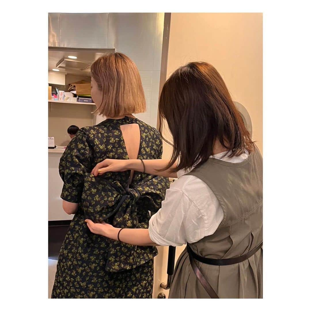 阿部洋子さんのインスタグラム写真 - (阿部洋子Instagram)「👗💞👗  聖恵さんにリボン結んでもろた🎀 ありがとう🥰  #いきものがかり  #吉岡聖恵 さん #うたいろradio  #jfn  #radio   #thankyou   #fashion  #addict  #ootd  #sotd」10月7日 19時28分 - hirocoring