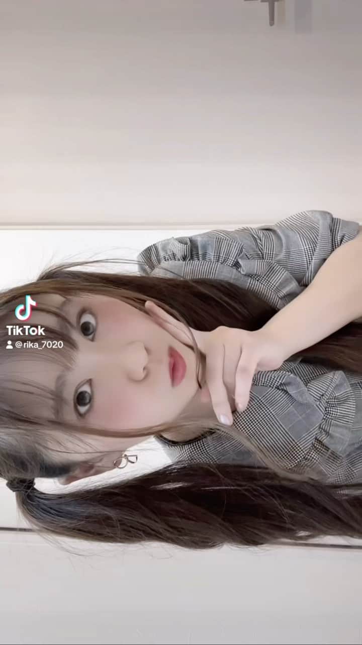 須田理夏子のインスタグラム：「【Tiktok NG編】  Tiktok撮ってたら、 お父さんが入ってきてビックリしてニコニコしちゃった☺️   #NG編  #Tiktok #笑顔  #smile  #followｍe  #fashion  #ツインテール  #量産型  #量産型ヲタク #おしゃれさんと繋がりたい  #おしゃれ  #お父さん #father  #低身長コーデ  #02」