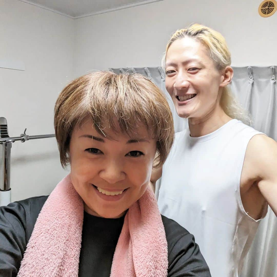 島田佳奈さんのインスタグラム写真 - (島田佳奈Instagram)「2週間ぶりのパーソナルトレーニング（29回目）。 （先週末はインフルでDOWN） 病み上がりは筋力落ちるわー。またイチから鍛え直すじょ！  #久々にイケメントレーナーも登場」10月7日 19時30分 - shimadakana