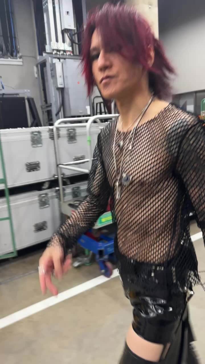 SUGIZOのインスタグラム：「2023年10月7日(土)SUGIZO Instagram Live! LUNA SEA K-Arena YokohamaにてDUAL ARENA TOUR 2023 「MOTHER OF LOVE, MOTHER OF HATE」開催‼︎ その様子を一部だけ特別にお見せします!!  #SUGIZO #LUNASEA #MOTHERvsSTYLE  #dualarenatour2023」