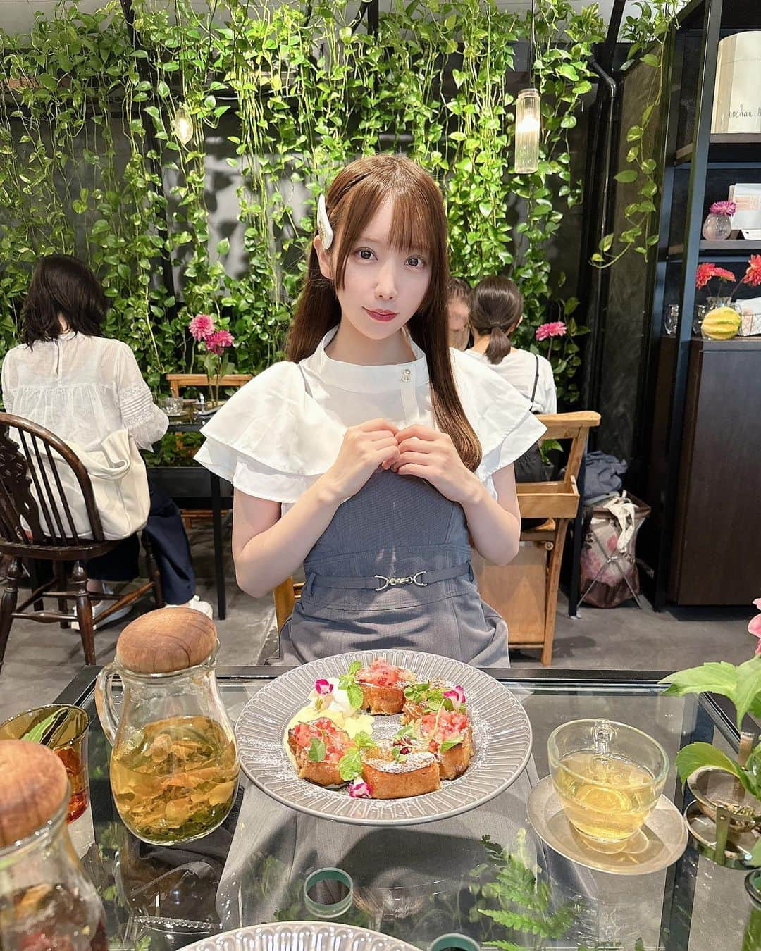 陽多マリィのインスタグラム：「＊ お庭の中でランチしてる気分だった🍽️✨  #アイドル #ไอดอล #idola #jepang #Ídolo #diminuto #bonita #偶像 #可爱 #萌 #japaneseidol #japanesegirl #地下アイドル #美男美女と繋がりたい#自撮り #自撮り女子 #自撮り界隈  #自発ください  #いいね返し #太もも #ふともも  #アイドル #idol #メイド #meido #セルカ#meidocafe#japaneseidol #japanesegirl #青山フラワーマーケット #青山ランチ  #青山グルメ #青山カフェ」