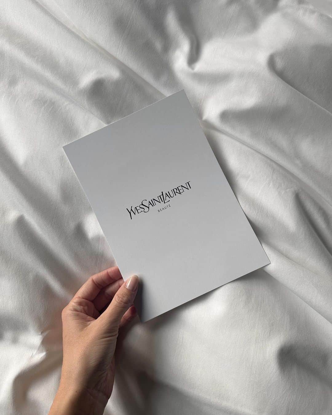 Victoria Törnegrenのインスタグラム：「Thank you @yslbeauty & @lorealluxe_se for these amazing glam 24h 🖤 #yslbeauty #makeup #invited」
