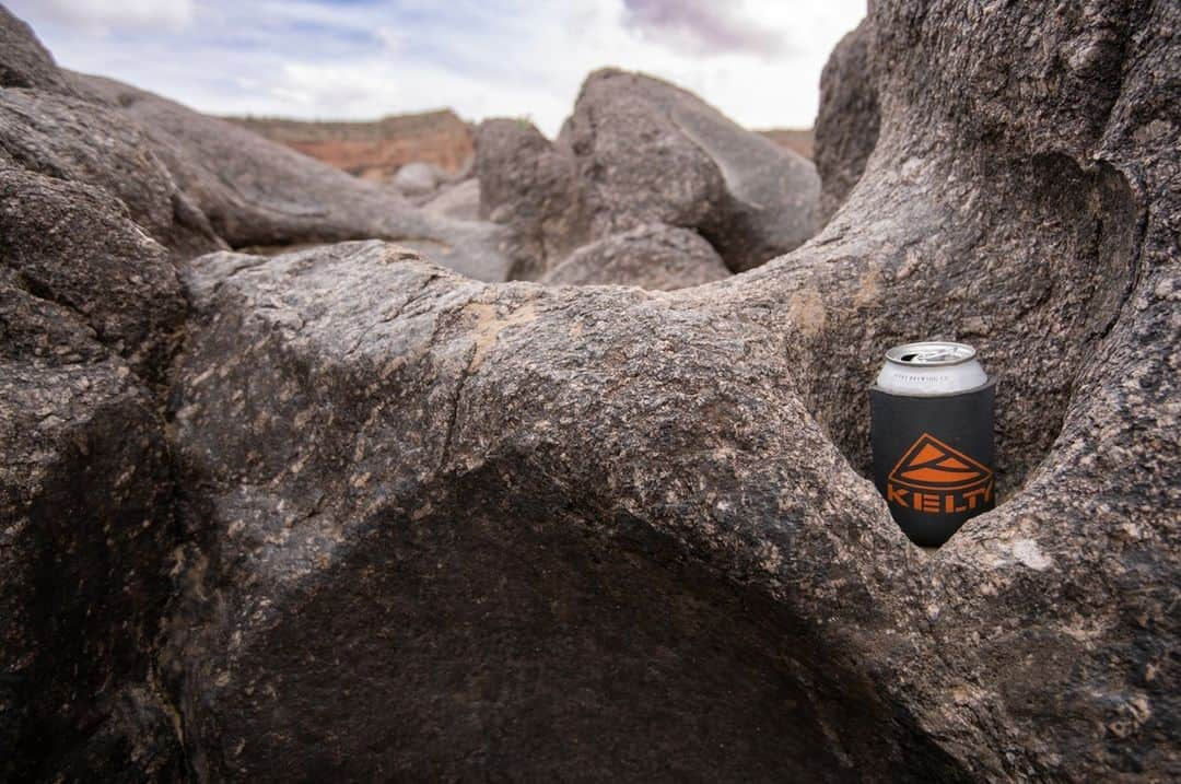 ケルティさんのインスタグラム写真 - (ケルティInstagram)「Kelty Photoshoots 📸🎥🤳⁠ ⁠ Where the gear game is strong 💪 ⁠ The beer game is stronger 🍻⁠ ⁠ And if you're lucky enough to be crossing the country on the California Zephyr train... 🚄 The Kelty Crew might even give you an exclusive sneak peak BEHIND the scenes!🤩🍑⁠ ⁠ #builtforplay #keltybuilt #getoutside」10月7日 19時40分 - keltyusa