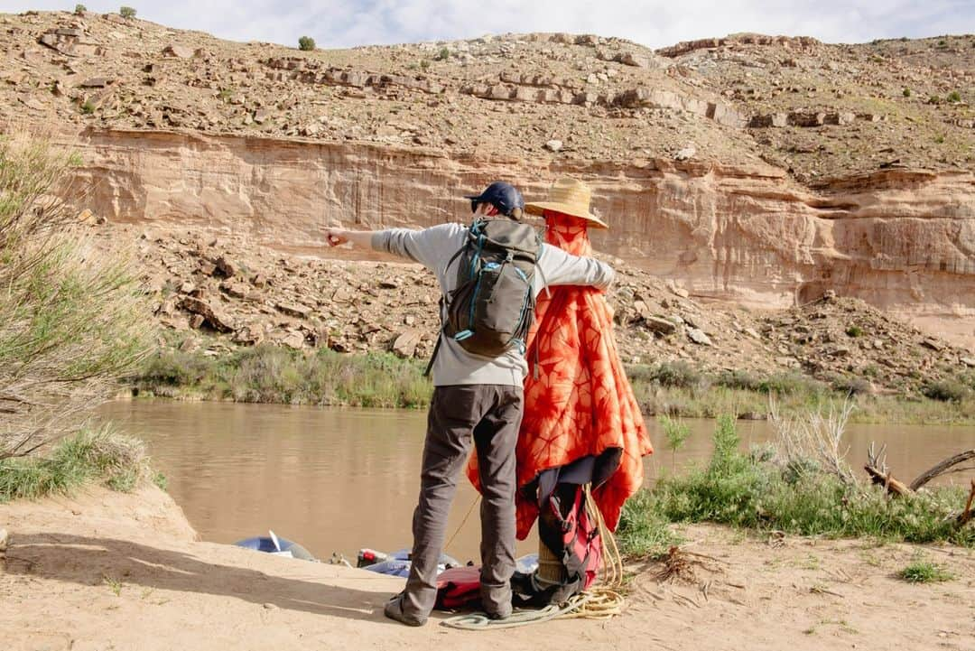 ケルティさんのインスタグラム写真 - (ケルティInstagram)「Kelty Photoshoots 📸🎥🤳⁠ ⁠ Where the gear game is strong 💪 ⁠ The beer game is stronger 🍻⁠ ⁠ And if you're lucky enough to be crossing the country on the California Zephyr train... 🚄 The Kelty Crew might even give you an exclusive sneak peak BEHIND the scenes!🤩🍑⁠ ⁠ #builtforplay #keltybuilt #getoutside」10月7日 19時40分 - keltyusa