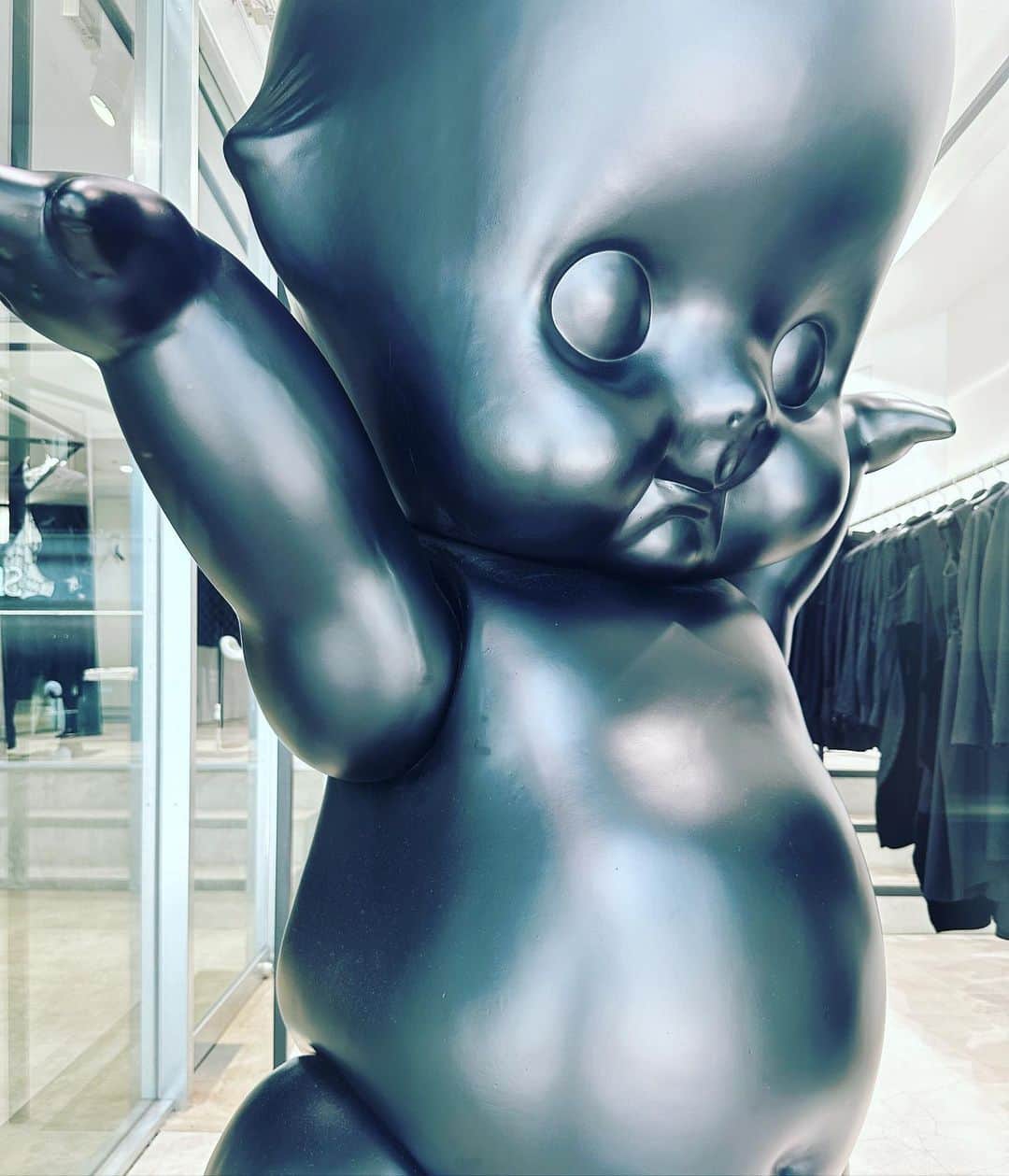 有吉弘行のインスタグラム：「メタリック。」