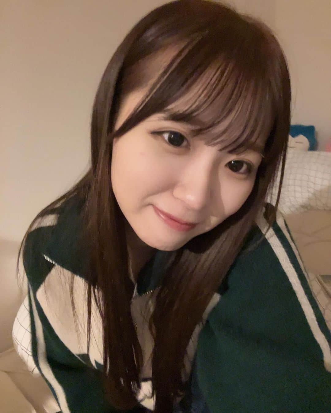 のインスタグラム：「自撮り一生上手く撮れない😿 目の下のニキビとも仲良くして） ⁡ ⁡ ⁡ ⁡ ⁡ ⁡  #ハーフジップニット  #03  #데일리   #좋아요  #셀카  #셀스타그램  #ootd #ハーフジップ  #ハーフジップコーデ  #ファッション」