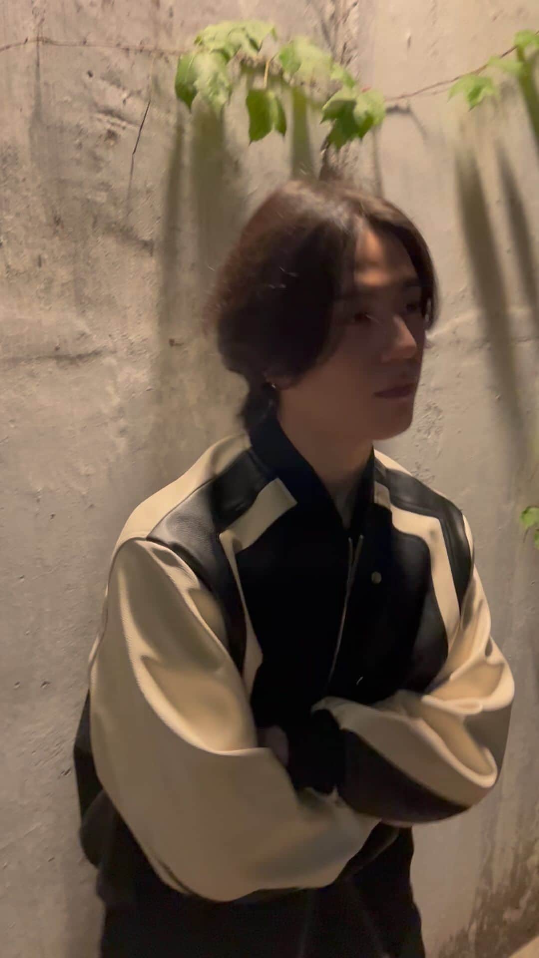ユギョム のインスタグラム：「@coogie Right now~~~~😁」