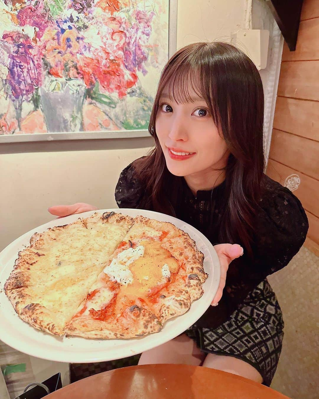 根岸愛さんのインスタグラム写真 - (根岸愛Instagram)「🍕✨🍕 . 吉沢朱音ちゃんおすすめの ピザ屋さんでランチしてきた🤤💕 2枚2人で食べたから 1人1枚食べてるお腹いっぱい🥸 連日食べすぎたので 摂生頑張ります💪✨ 美味しいもの食べると 幸せだなぁ🥰 . #pizza #Italian #ピザ #ピザ屋 #イタリアン #グルメ #ootd #私服 #ねぎ私服 #ねぎしふく」10月7日 19時50分 - negishiai927