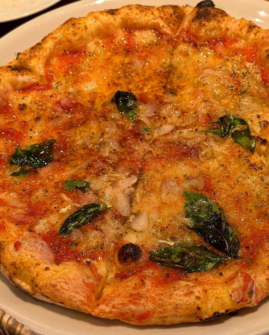 根岸愛さんのインスタグラム写真 - (根岸愛Instagram)「🍕✨🍕 . 吉沢朱音ちゃんおすすめの ピザ屋さんでランチしてきた🤤💕 2枚2人で食べたから 1人1枚食べてるお腹いっぱい🥸 連日食べすぎたので 摂生頑張ります💪✨ 美味しいもの食べると 幸せだなぁ🥰 . #pizza #Italian #ピザ #ピザ屋 #イタリアン #グルメ #ootd #私服 #ねぎ私服 #ねぎしふく」10月7日 19時50分 - negishiai927