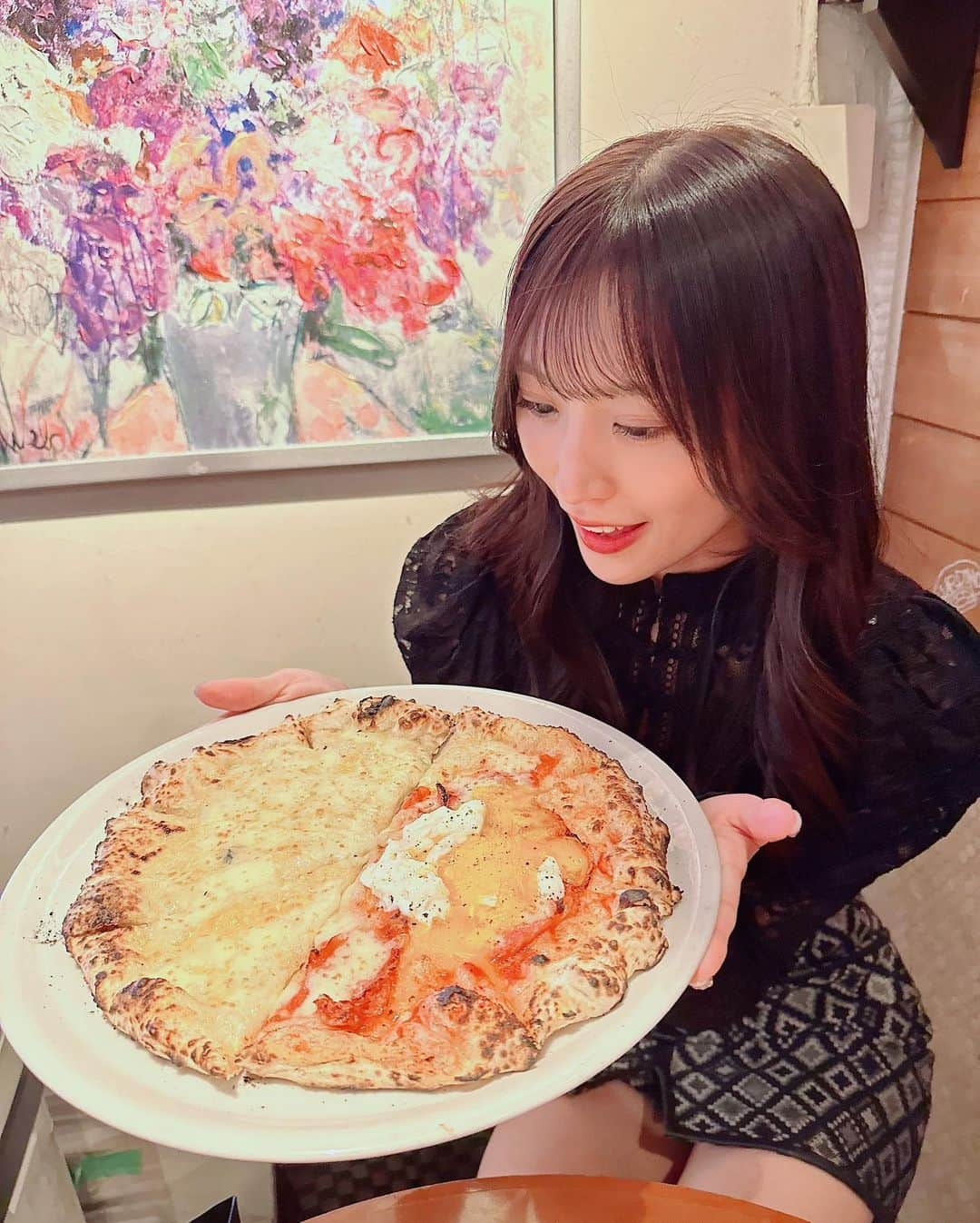 根岸愛さんのインスタグラム写真 - (根岸愛Instagram)「🍕✨🍕 . 吉沢朱音ちゃんおすすめの ピザ屋さんでランチしてきた🤤💕 2枚2人で食べたから 1人1枚食べてるお腹いっぱい🥸 連日食べすぎたので 摂生頑張ります💪✨ 美味しいもの食べると 幸せだなぁ🥰 . #pizza #Italian #ピザ #ピザ屋 #イタリアン #グルメ #ootd #私服 #ねぎ私服 #ねぎしふく」10月7日 19時50分 - negishiai927