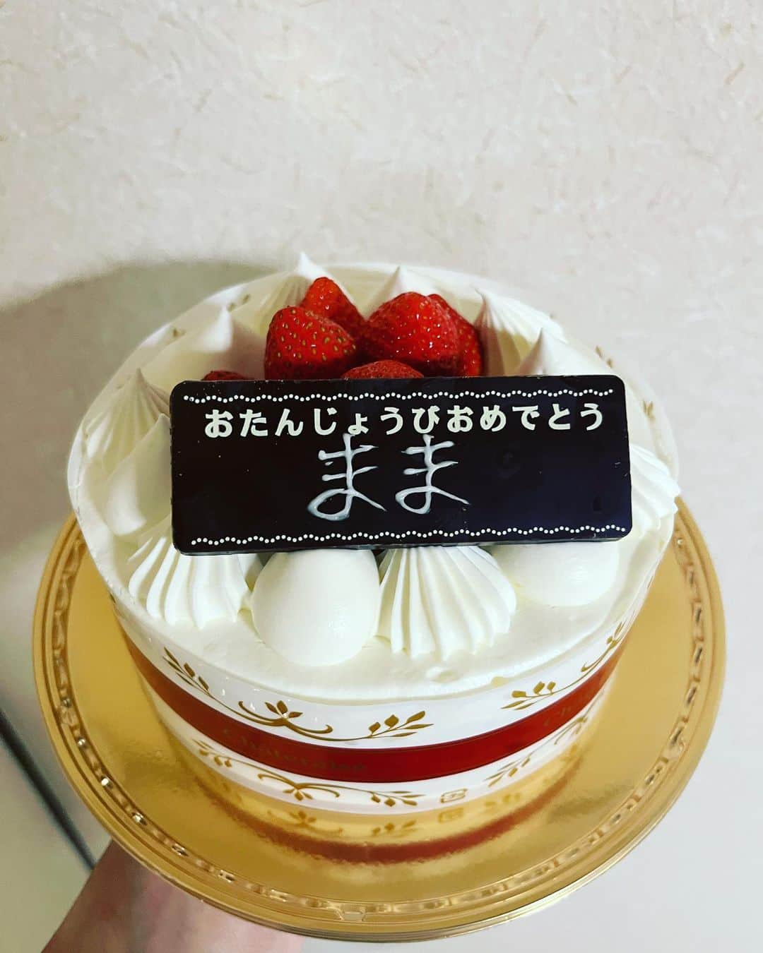 澤田亜紀さんのインスタグラム写真 - (澤田亜紀Instagram)「35歳になりました🎂 SNS等でたくさんお祝いをありがとうございます🫶 ⁡ 娘が小学生になり相変わらずバタバタした毎日を送ってますが、私らしく元気いっぱいに過ごしたいと思います👍   #35歳  #気持ちは20代   #小学生ママ   #身体は正直  #ジャンプ したら  #筋肉痛やばい」10月7日 20時02分 - aki_sawada_107