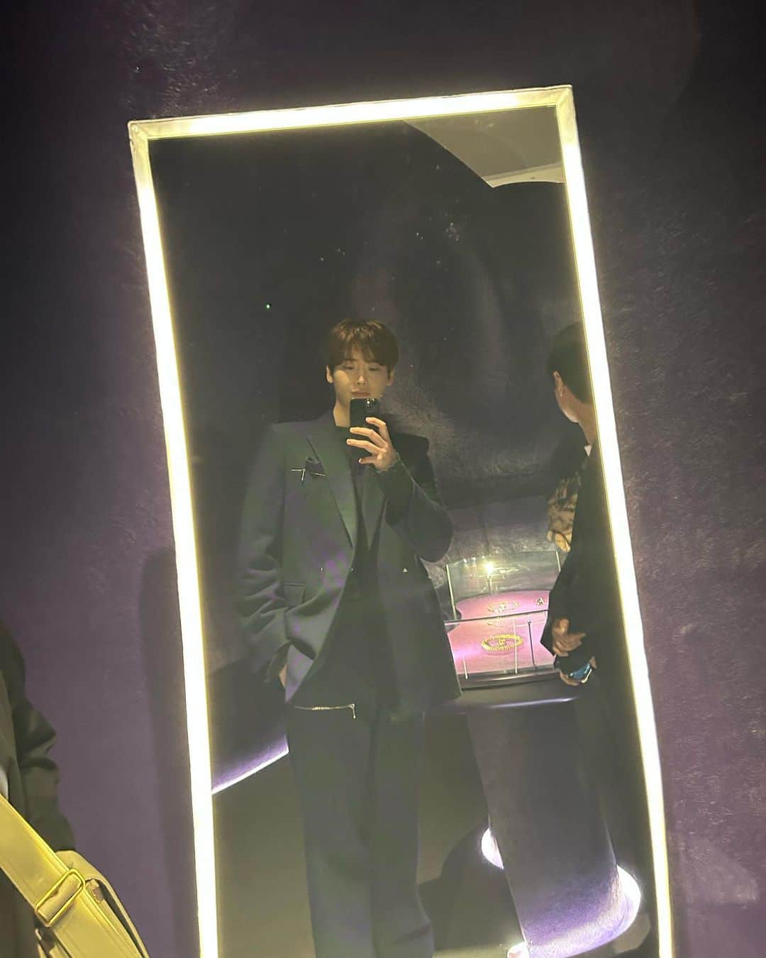 イ・ジョンソクさんのインスタグラム写真 - (イ・ジョンソクInstagram)「안뇽👋  #Ad #BurberryStreets #Burberry #버버리 @burberry」10月7日 19時54分 - jongsuk0206