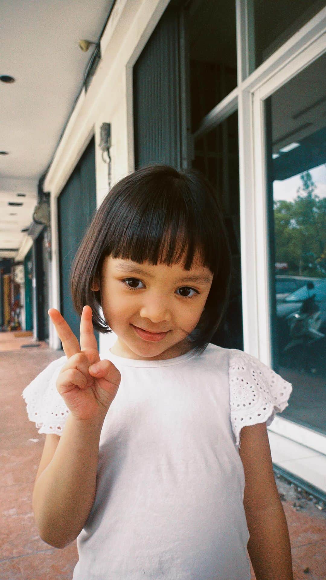 のインスタグラム：「jadi mirip bunda waktu kecil🙏🏻 .」