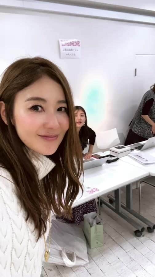 kiyomi medeirosのインスタグラム：「@obli_official  大阪POP UP3日目インスタライブ💜💜💜」