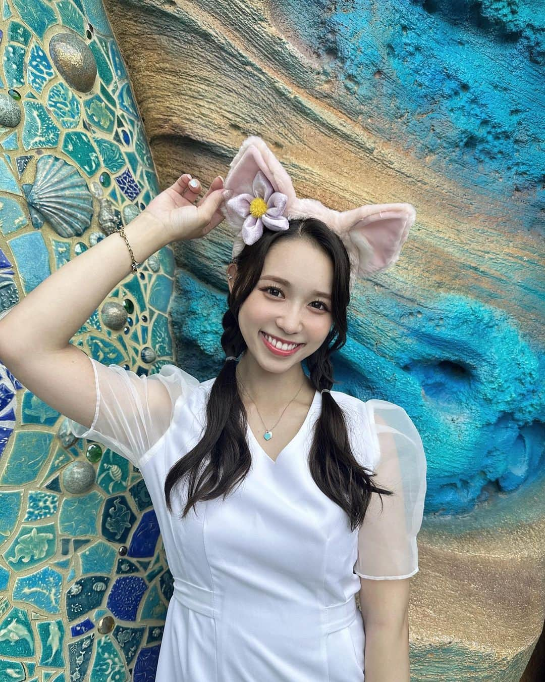 山本瑠香のインスタグラム：「この夏に行った ディズニーシー🧜🐚🫧  ずっとつけたかった リーナベルのカチューシャ やっと付けれた〜！！💞 . . . #ディズニーシー #ディズニー #ディズニーリゾート  #ディズニーカチューシャ #リーナベル #リーナベルコーデ  #リーナベルカチューシャ #マーメイドラグーン #disney #disneysea #tokyodisneysea #tokyodisneyresort」