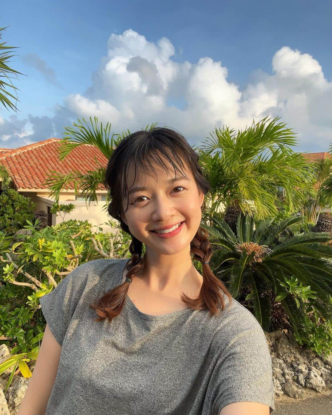中城あすかのインスタグラム：「♡  お仕事で何度か訪れている小浜島。  素敵な場所。  沖縄の離島巡りをしてみたいな！  1番最後の写真は、フェリーで前の席に座っていたおばあさんから頂いたシークヮーサー🤭  #小浜島 #沖縄 #竹富町 #八重山郡 #沖縄の離島をめぐりたい #沖縄好き」