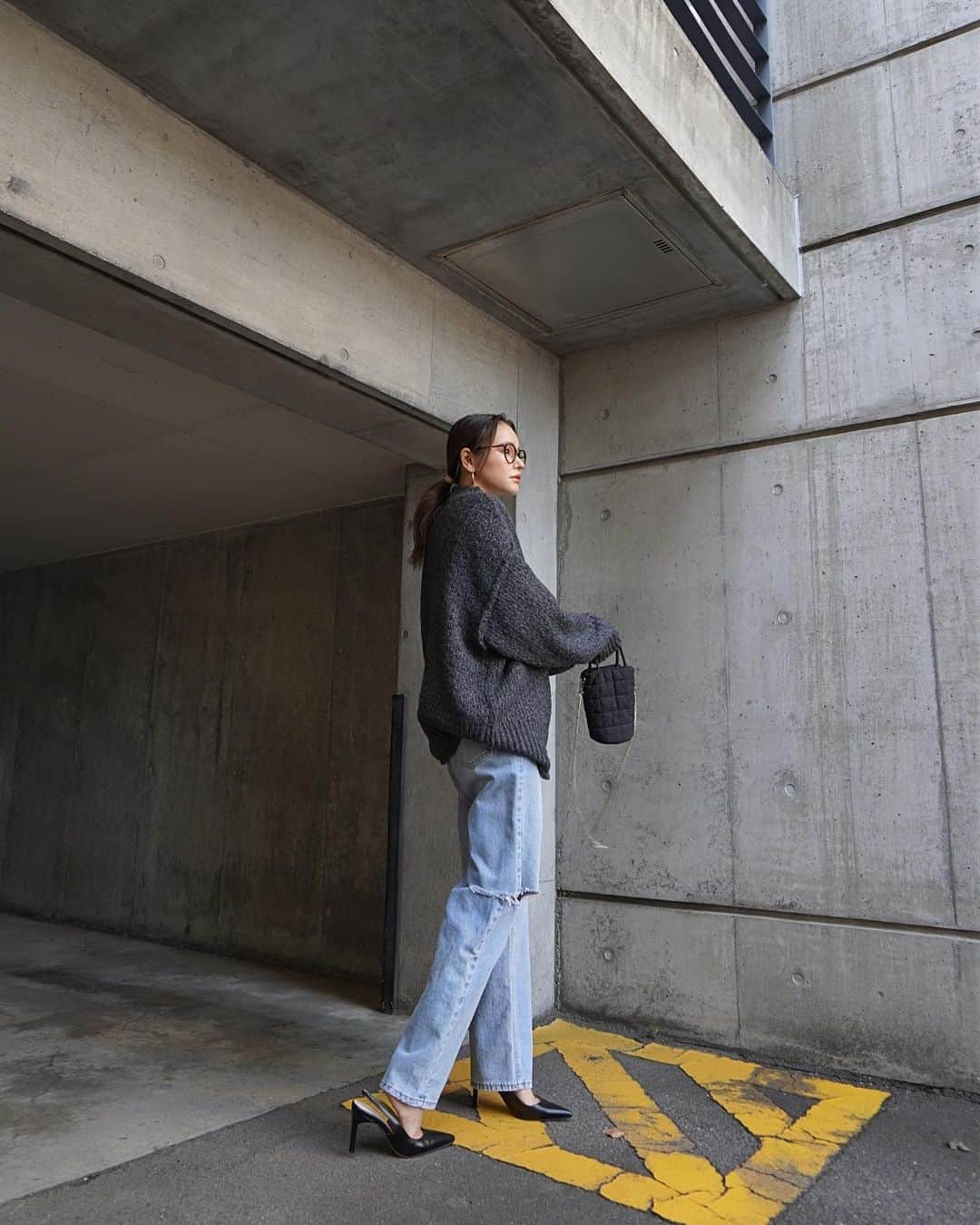 Rika Sasaki JPNさんのインスタグラム写真 - (Rika Sasaki JPNInstagram)「New arrival ✔️オーバーニットカーディガン gray/black/pink/blue 肌寒くなって来てカーデを欲する季節に なりましたね🍂 ほどよいざっくり感がかわいい🩷 シンプルだから合わせやすいし 流行にとらわれず長く使えます😌 他のカラーはウェブサイトでぜひ ご覧ください🌈 @aeddy.official」10月7日 20時00分 - ymst_rika