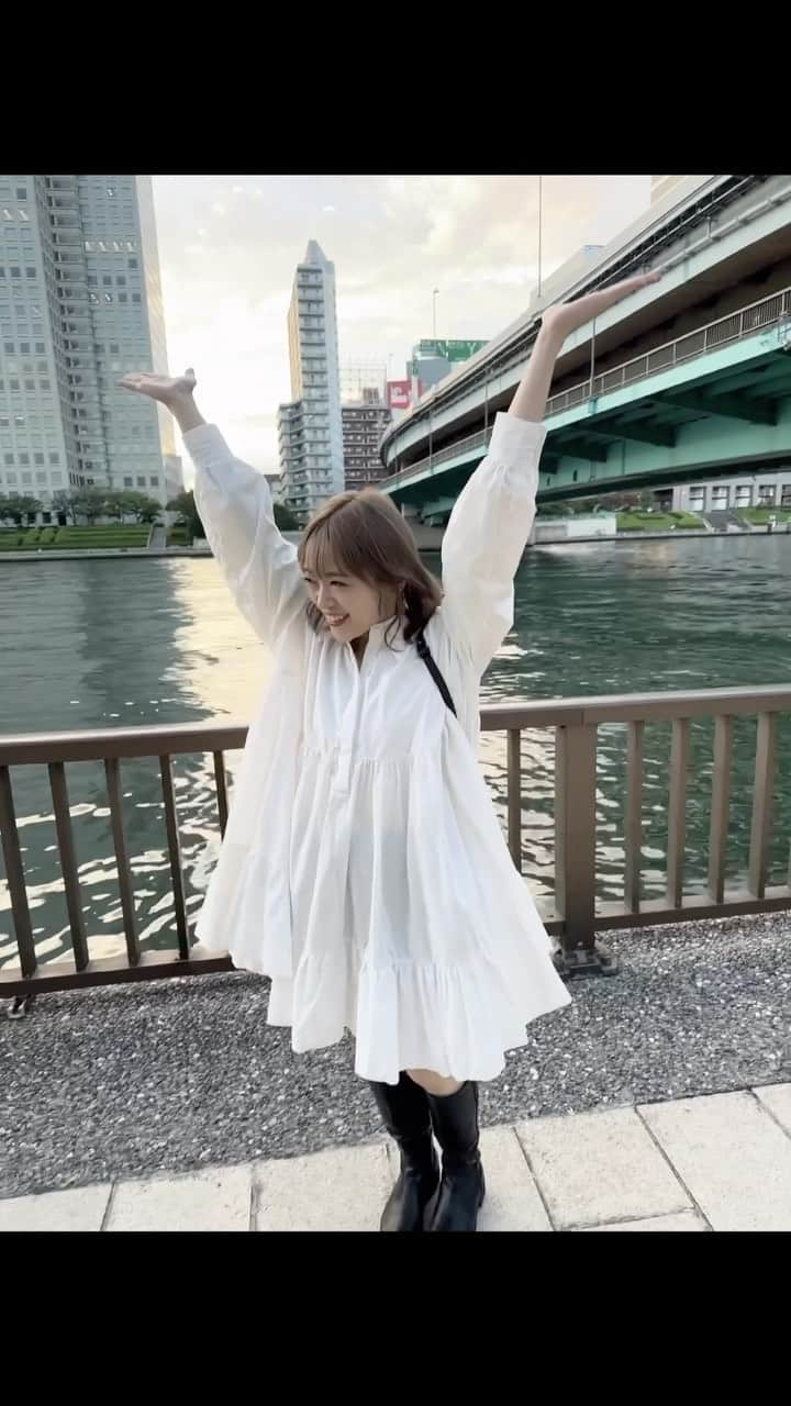 若井友希のインスタグラム：「ひみちゃんが撮ってくれました📸 ⁡ @himika_akaneya_official  ⁡ #隅田川散歩 #涼しかったー #ブルーガール #いっぱい聴いてね」