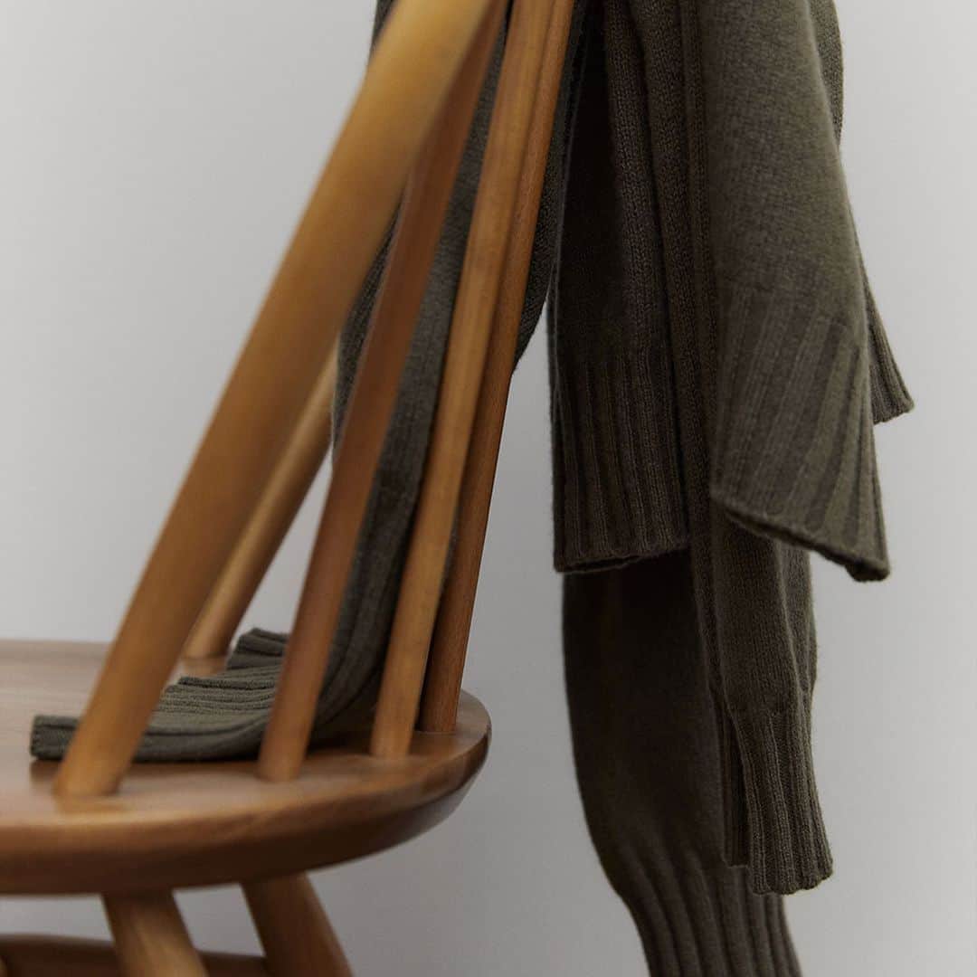 のインスタグラム：「Merino Cashmere   #MargaretHowell」